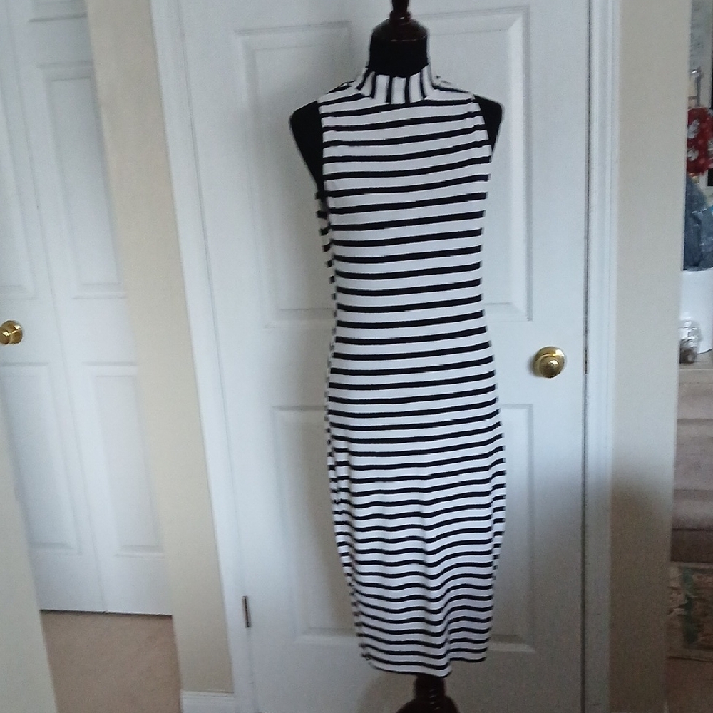 💓3@15 Dynamite Black and White Striped Midi Dress